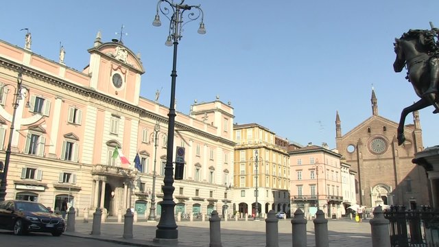 Piacenza - Piazza Cavalli