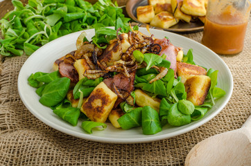 Potato gnocchi with salad and onions