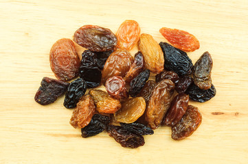 A pile of raisins