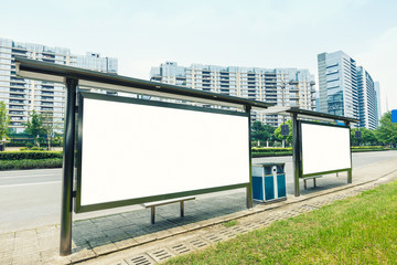 Obraz premium Blank billboard at the bus stop