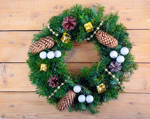 Fototapeta na wymiar Christmas green wreath
