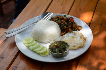 pad ka paw moo,stir-fried minced pork with chilli and basil leav