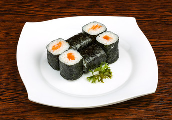 Salmon roll