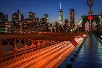Rolgordijnen Brooklyn bridge at night with light trails formed by the moving cars © Victor Moussa