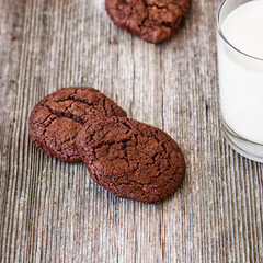 chocolate chip cookies with milk