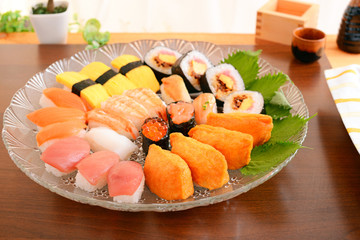 おいしそうなお寿司とお酒