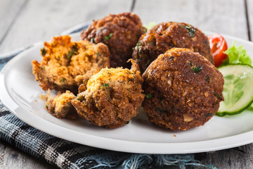 Chickpea falafel balls with vegetables