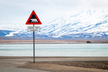 Polar bears warning sign