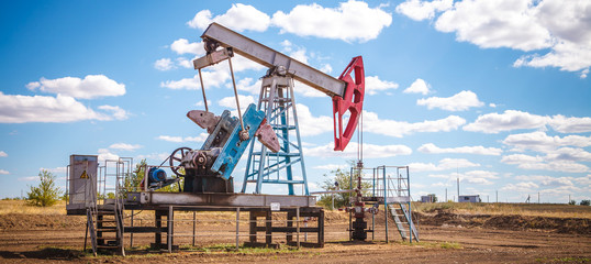 Fototapeta na wymiar Oil pump in outdoors field