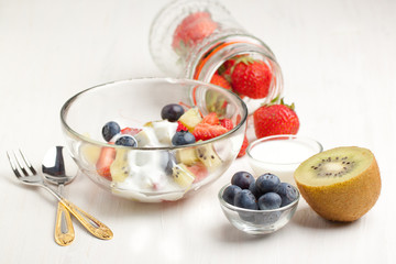 Fruites mix with cream