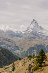 Fototapeta premium Zermatt, Dorf, Bergdorf, Alpen, Schweizer Berge, Findeln, Sunnegga, Weiler, Bergbauer, Furi, Trockener Steg, Schwarzsee, Matterhorn, Sommer, Wallis, Schweiz