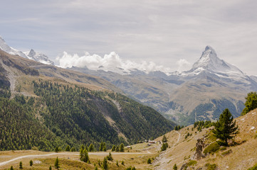Fototapeta na wymiar Zermatt, Dorf, Walliser Dorf, Alpen, Schweizer Berge, Findeln, Weiler, Sunnegga, Wanderferien, Wanderweg, Gornergradbahn, 