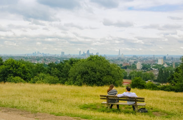 Naklejka na ściany i meble Couple on a hill above London