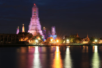 Fototapeta na wymiar Wat Arun Temple in bangkok thailand under construction