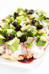 Pavlova with kiwi and berries