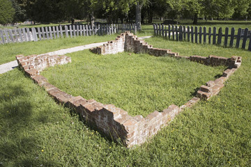 Obraz premium Early house foundations from the New Towne site of Jamestown, Jamestown Island, America's Birthplace, Virginia, built after 1620, the very first Main Street of America. Photo taken on 400th anniversary of Jamestown, the First Permanent English Settlement.