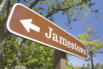 Fototapeta premium Street sign pointing to Jamestown Settlement in Colonial Williamsburg, Virginia, the site of the 1607 English Colony
