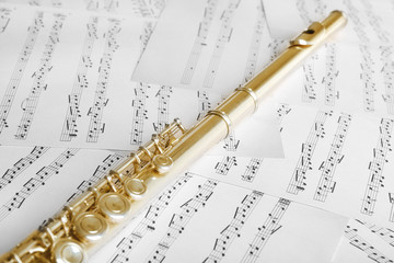 Obraz premium Flute on music notes background