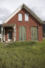 Fototapeta na wymiar Old boarded up Victorian home in Silverton Colorado
