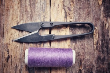 Bobbins threads with scissors