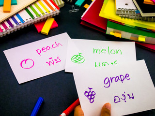 Obraz premium Learning New Language Making Original Flash Cards; Thai
