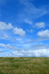 Fototapeta premium Highlands of grass and clouds in the sky