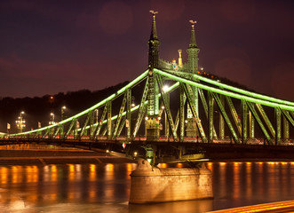 Obraz premium The famous Liberty Bridge in sunset in Budapest