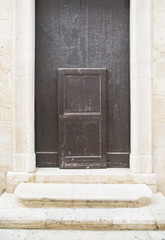 Fototapeta na wymiar Old door in Bari, Italy