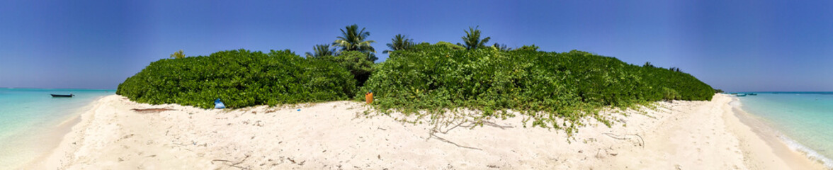 Fototapeta na wymiar Wonderful maldivian beach