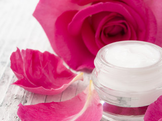Obraz na płótnie Canvas natural facial cream with rose, fresh as a rose
