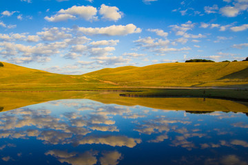 Nuvole riflesse sul lago