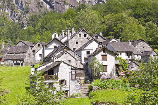 Ructis Village in Ticino