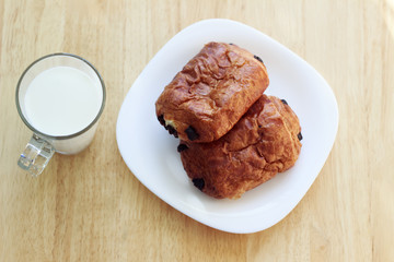 Chocolate cookies and glass of milk