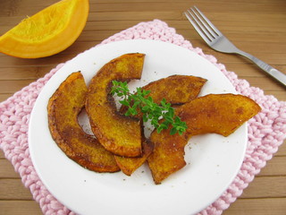 Gebratene Kürbisspalten