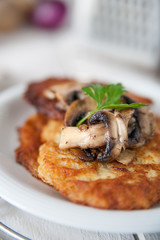 Crunchy potato pancakes with mushrooms