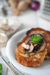 Crunchy potato pancakes with mushrooms