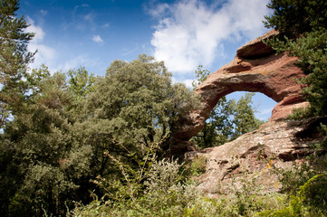 La roca foradada de Prades
Stone Bridge red made by natural erosion of the stone from the mountains of Montsant, Prades, Catalonia, Spain