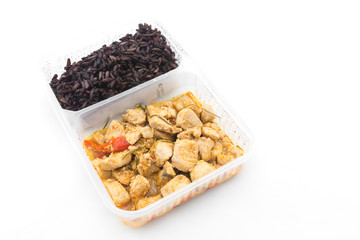 Packed lunch : Pork stir-fried in spicy coconut cream curry with Riceberry