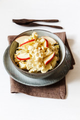 Curry-Blumenkohl Salat mit Äpfeln, vegan