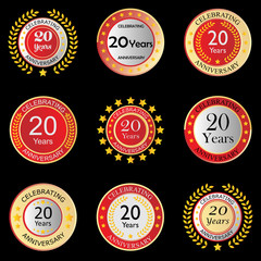 Jubiläumsbutton rot auf schwarzem Hintergrund