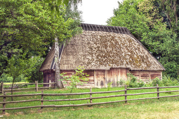 Fototapeta na wymiar Ukrainian wooden barn Thatched locked uph