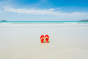 Obraz premium Beach, slippers on tropical beach