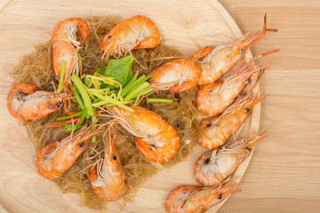 baked vermicelli with shrimp in wood dish