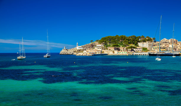 Fototapeta beautiful harbour with lighthouse and yachts