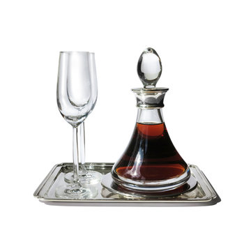 Aperitiv Freisteller mit Karaffe und zwei Gl&auml;sern auf Tablett