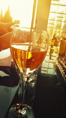 Anstossen mit edelgetränk