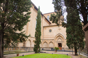 Fototapeta na wymiar The courtyard of Santa Maria Novella Basilica,Florence,Italy フィレンツェ サンタマリアノヴェッラ教会の中庭