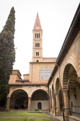Fototapeta premium The courtyard of Santa Maria Novella Basilica,Florence,Italy フィレンツェ サンタマリアノヴェッラ教会の中庭