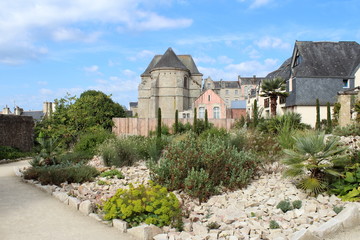 Le Jardin de la Paix à Quimper. Quimper est une ville touristique en Bretagne.