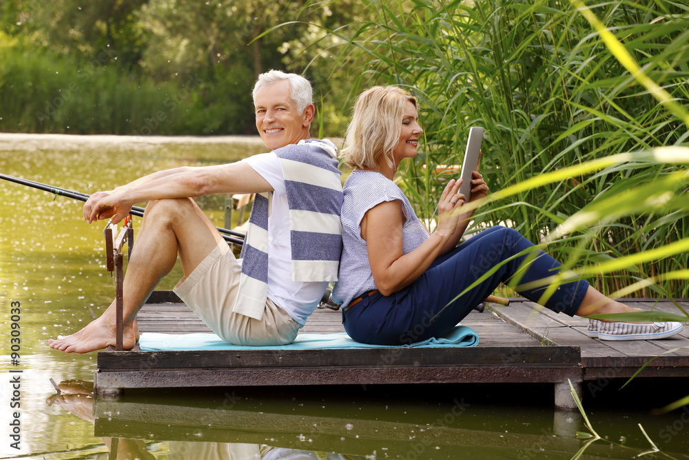 Poster Senior couple relaxing